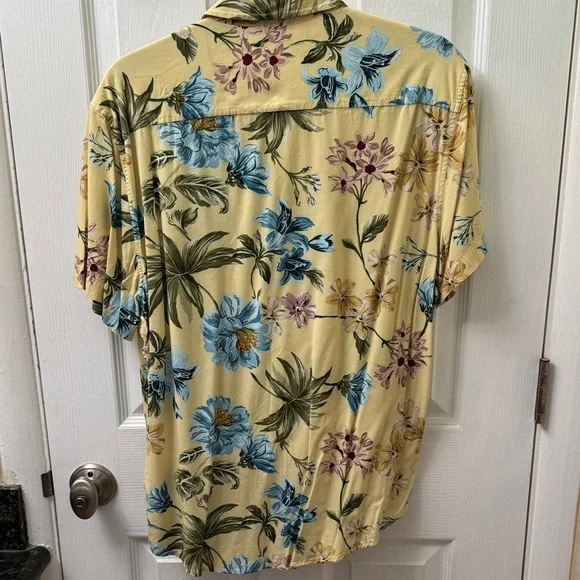 Guess Men's Tropical Floral Shirt - Yellow and Blue - Picture 4 of 4